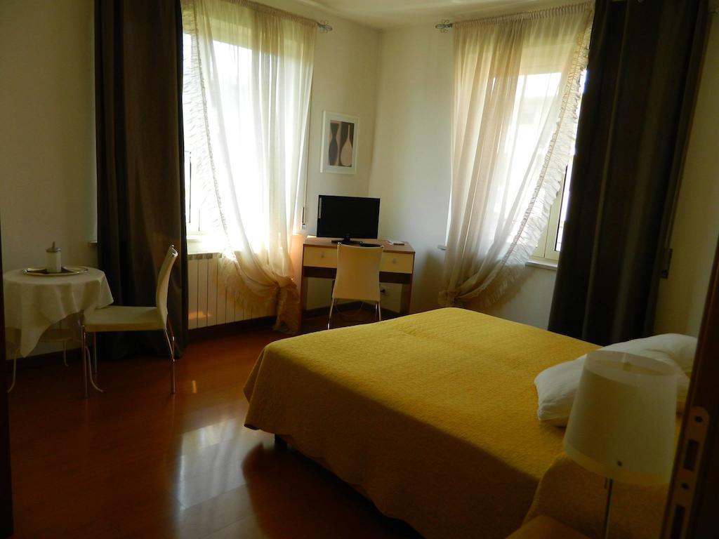 Casa Vacanze Le Terrazze Werona Pokój zdjęcie